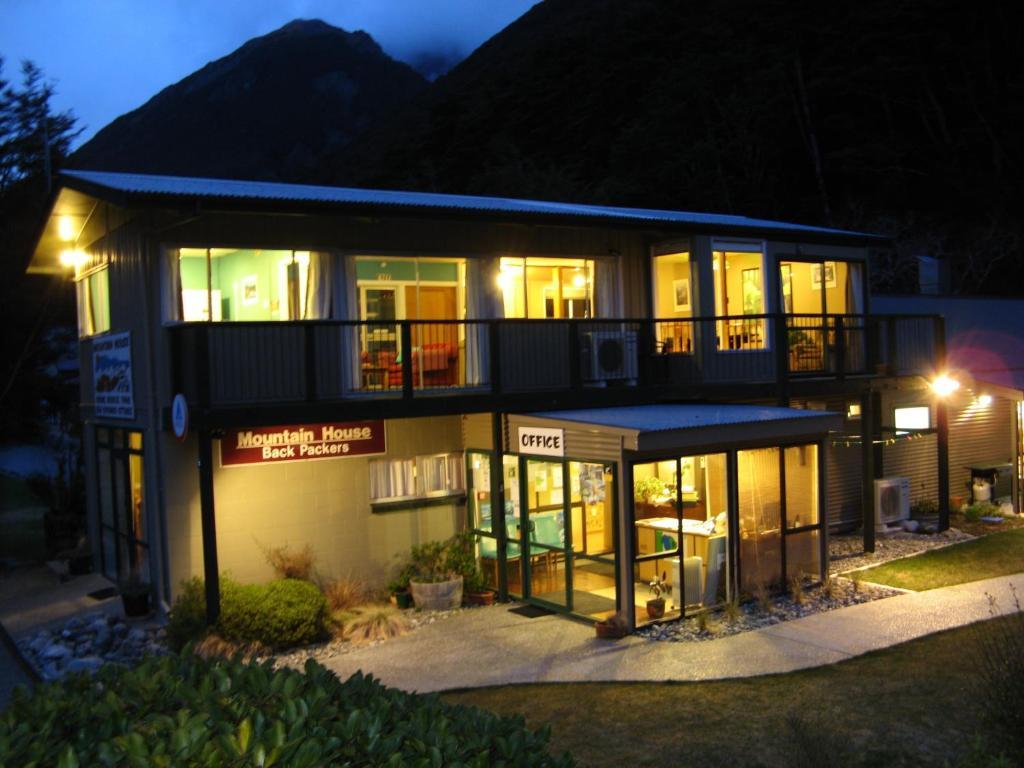 Хостел Mountain House Артурс-Пасс Экстерьер фото